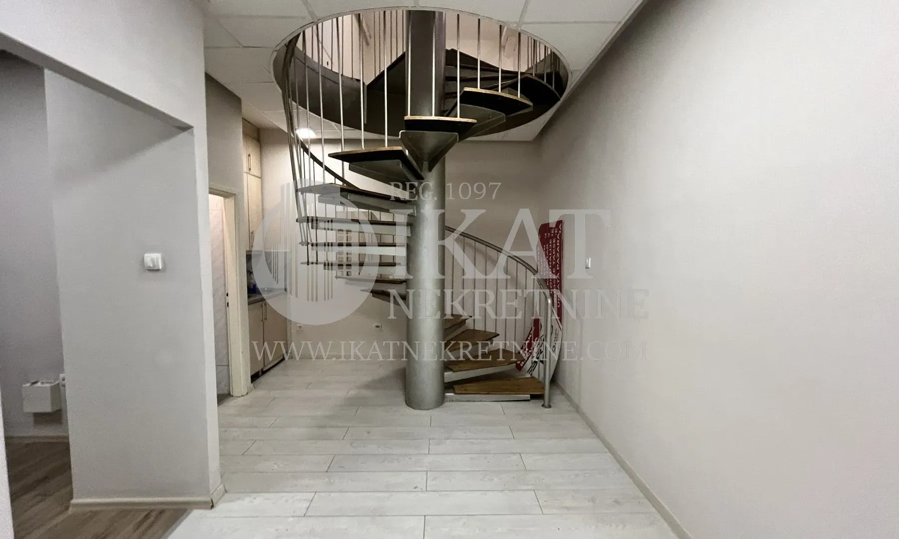 Izdavanje, poslovni prostor, 70m², Zemun Gornji Grad, Zemun Sve Podlokacije