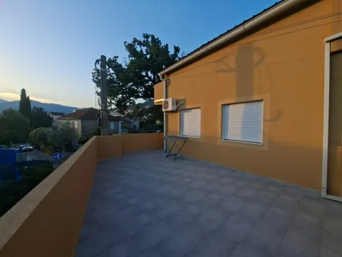 Spacious tiled terrace with a view of the surroundings and the house facade. - image 6