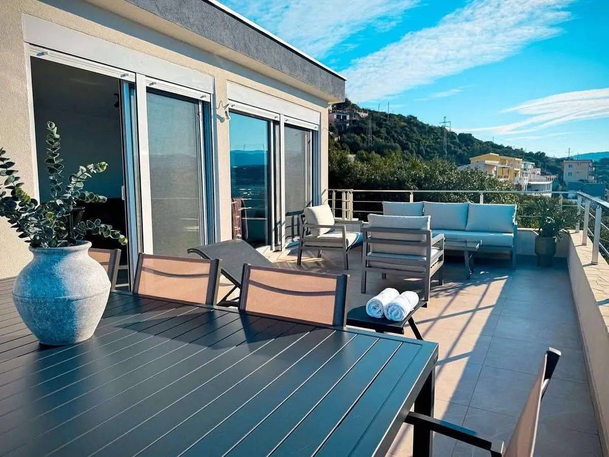 Daily-rent, three bedroom apartment, 180m², Dobra Voda, Budva