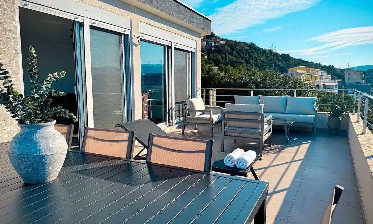 Stan-na-dan, trosoban stan, 180m², Dobra Voda, Budva