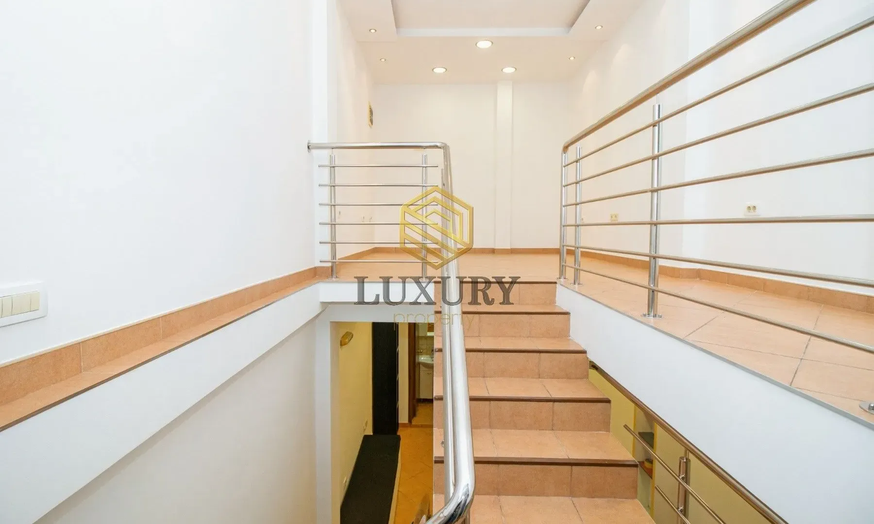 Izdavanje, poslovni prostor, 46m², Centar, Podgorica