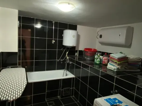 Izdavanje, kuća, 285m², Gorica C, Podgorica - image 16