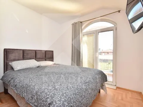 Rent, four bedroom apartment, 160m², Tološi, Podgorica - image 9