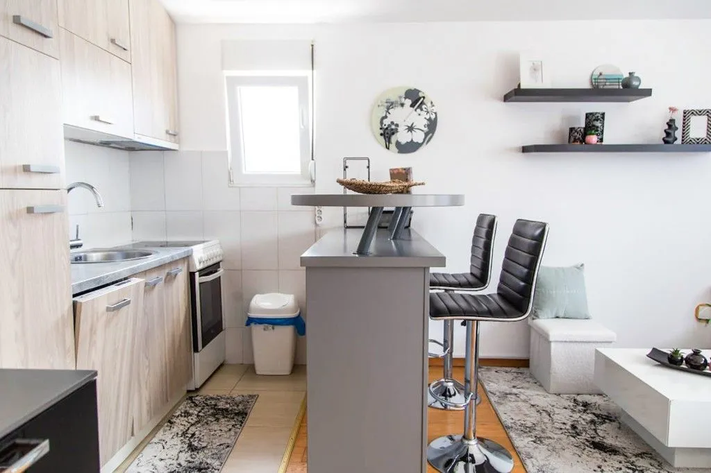 Izdavanje, jednosoban stan, 50m², Blok 9, Podgorica