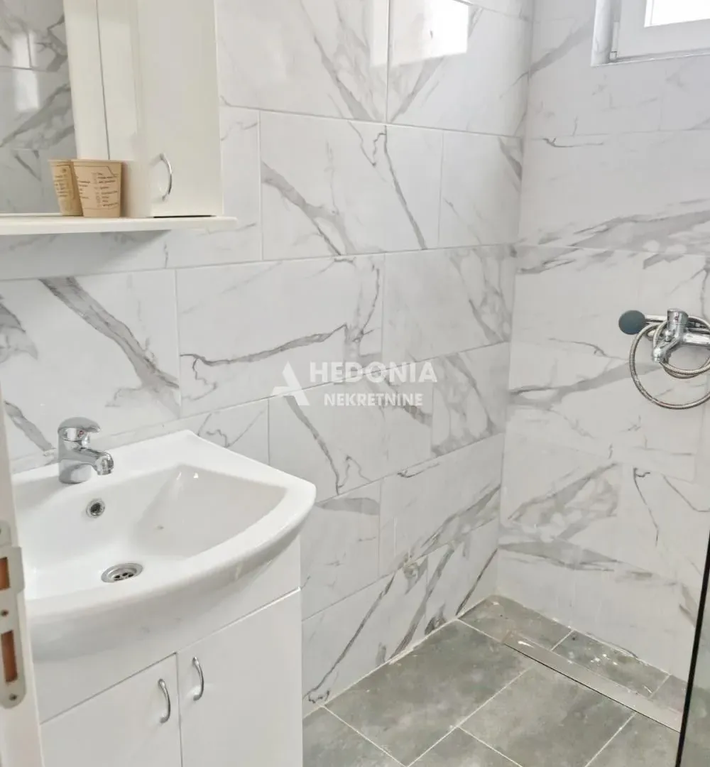 Izdavanje, dvosoban stan, 50m², Krnjaca, Palilula Sve Podlokacije