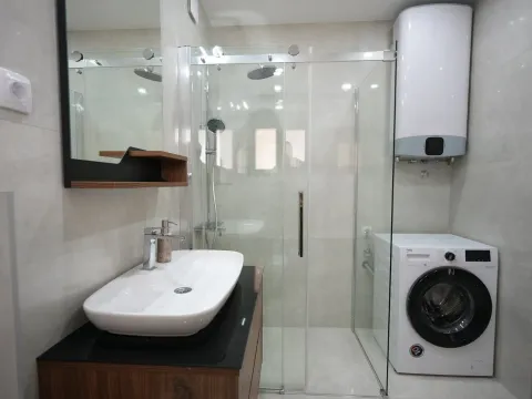 Izdavanje, poslovni prostor, 95m², Pod Goricom, Podgorica - image 9