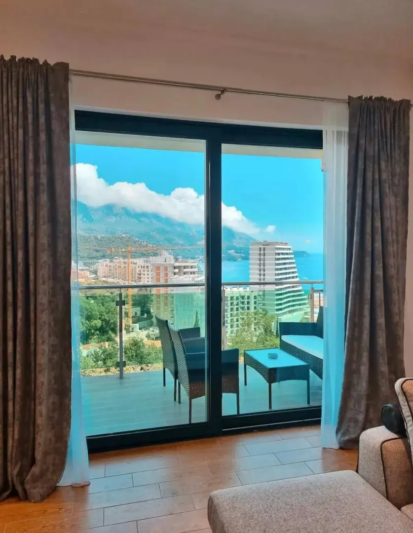 Rent, two bedroom apartment, 85m², Bečići, Budva