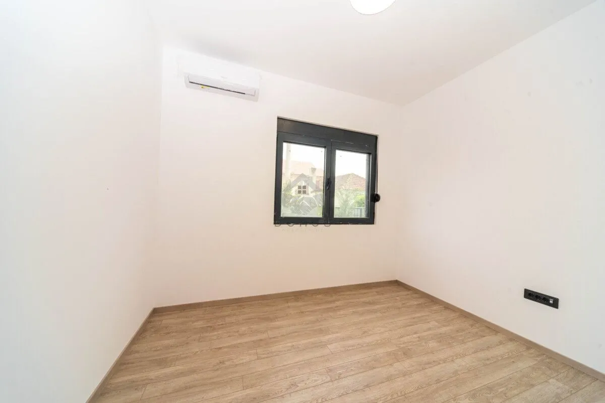 Prodaja, kuća, 202m², Tološi, Podgorica