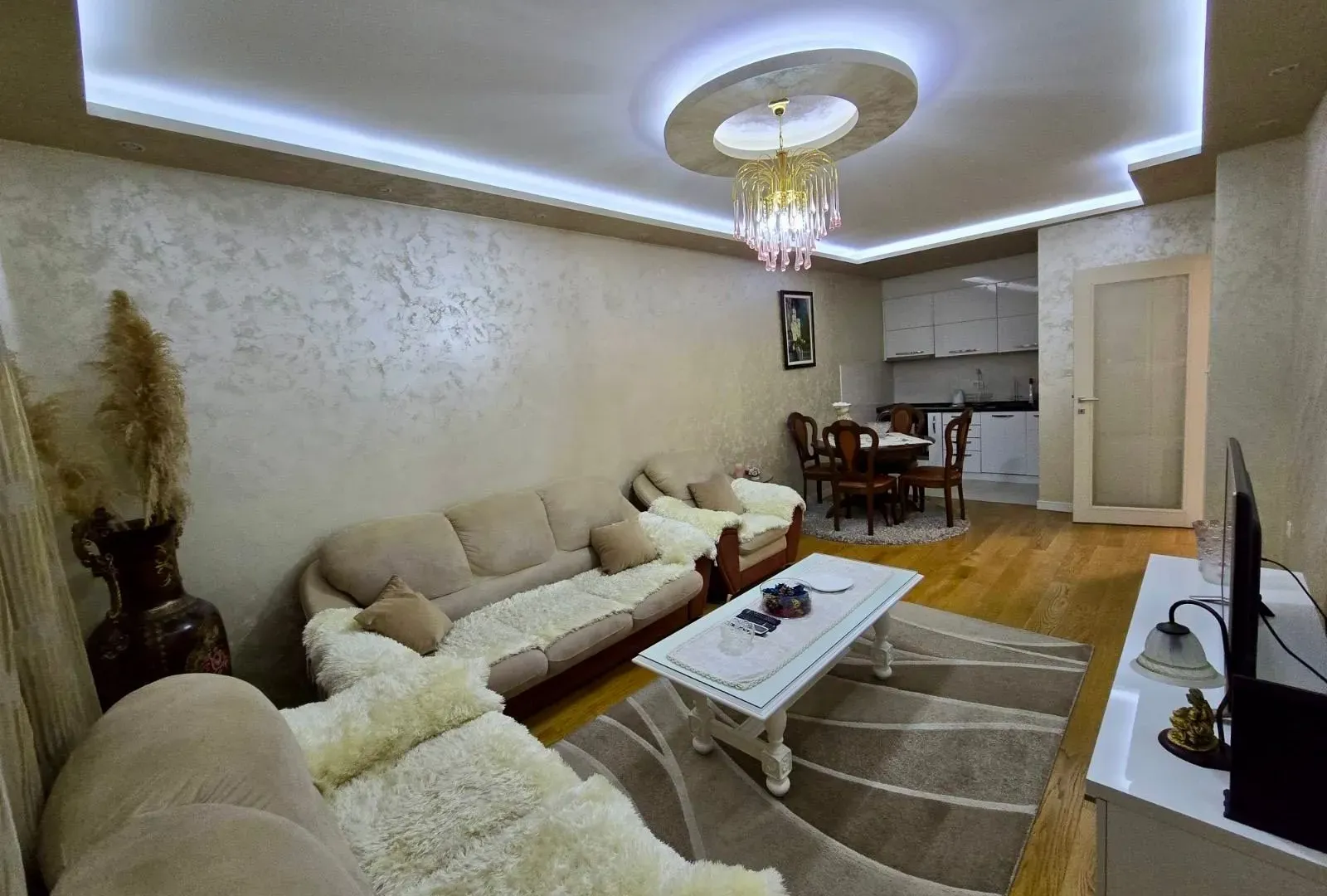 Izdavanje, jednosoban stan, 49m², Central Point, Podgorica