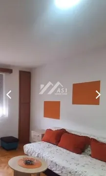 Manji dnevni boravak sa trosedom i stočićem. - image 8