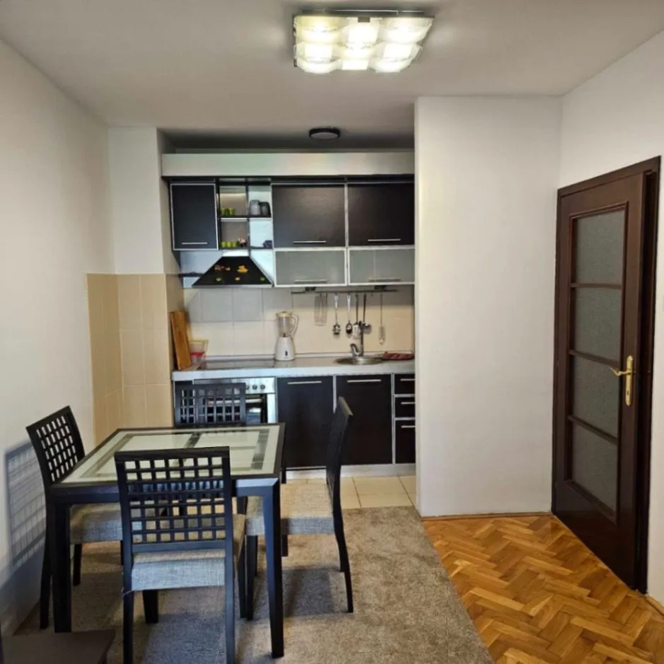 Izdavanje, jednosoban stan, 46m², Blok 6, Podgorica