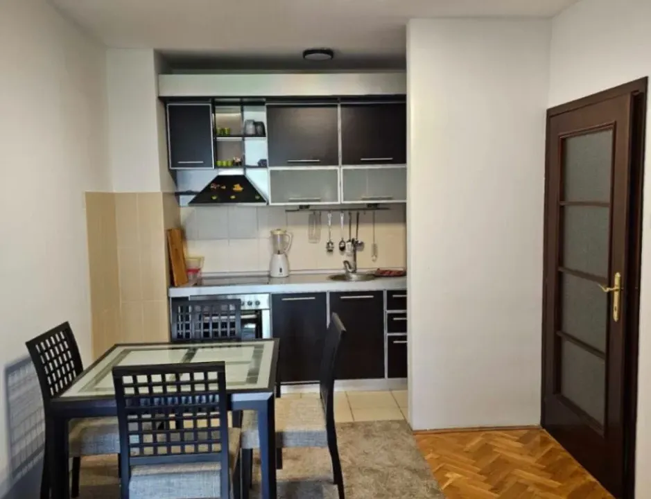 Izdavanje, jednosoban stan, 46m², Blok 6, Podgorica