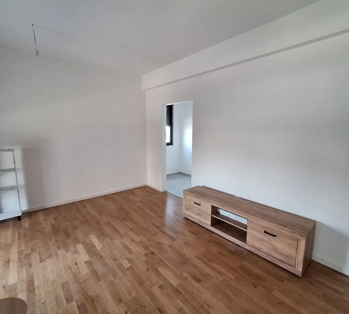 Izdavanje, dvosoban stan, 64m², Tološi, Podgorica