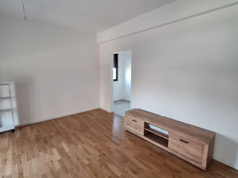 Izdavanje, dvosoban stan, 64m², Tološi, Podgorica - image 4