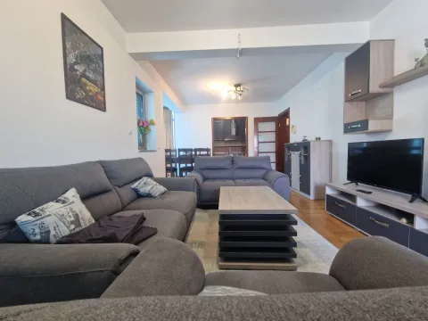 Rent, two bedroom apartment, 81m², Budva, Crna Gora - image 1