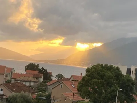 Sale, two bedroom apartment, 80m², Donja Lastva, Tivat - image 3