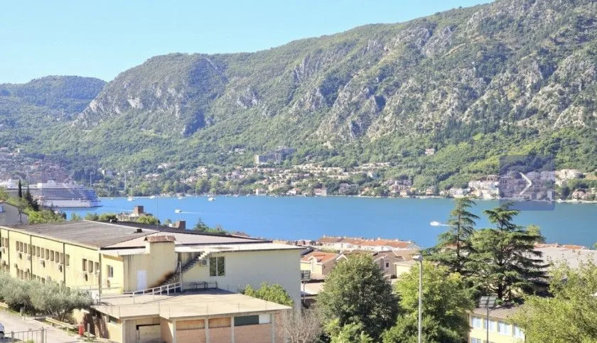 Sale, three bedroom apartment, 140m², Dobrota, Kotor