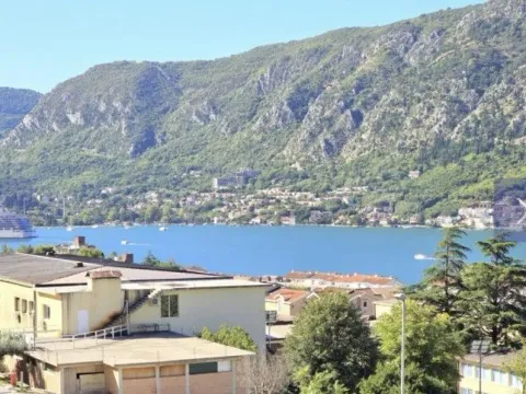 Sale, three bedroom apartment, 140m², Dobrota, Kotor - image 1