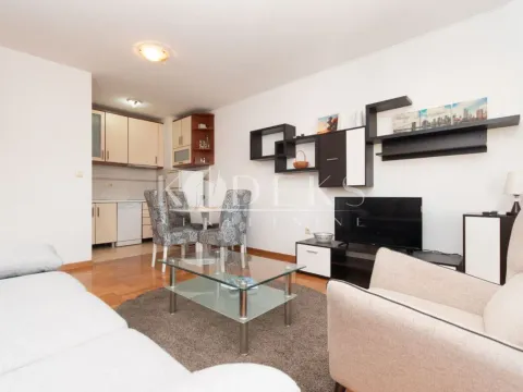Izdavanje, trosoban stan, 71m², Stari Aerodrom, Podgorica - image 10