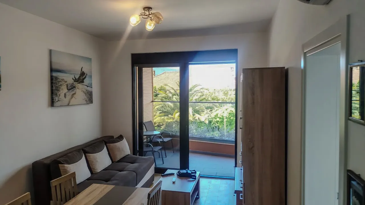 Izdavanje, jednosoban stan, 50m², Donja Lastva, Tivat