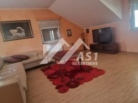 Kuća in Novi Majur