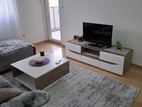 Izdavanje, jednosoban stan, 47m², City Kvart, Podgorica - image 4