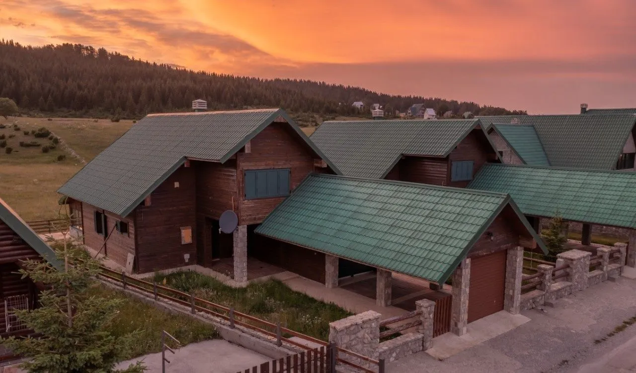 Sale, house, 300m², Motički gaj, Žabljak