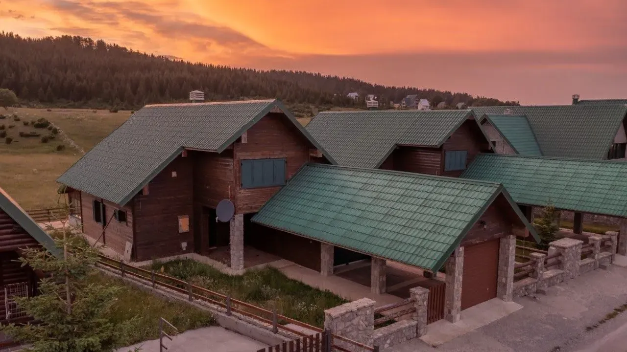 Sale, house, 300m², Motički gaj, Žabljak