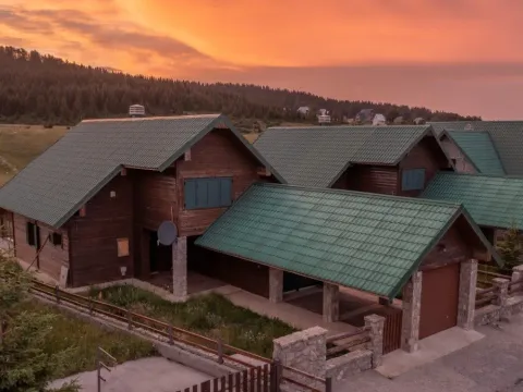 Sale, house, 300m², Motički gaj, Žabljak - image 1