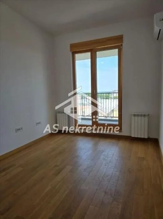 Empty room with wooden flooring and access to a terrace.