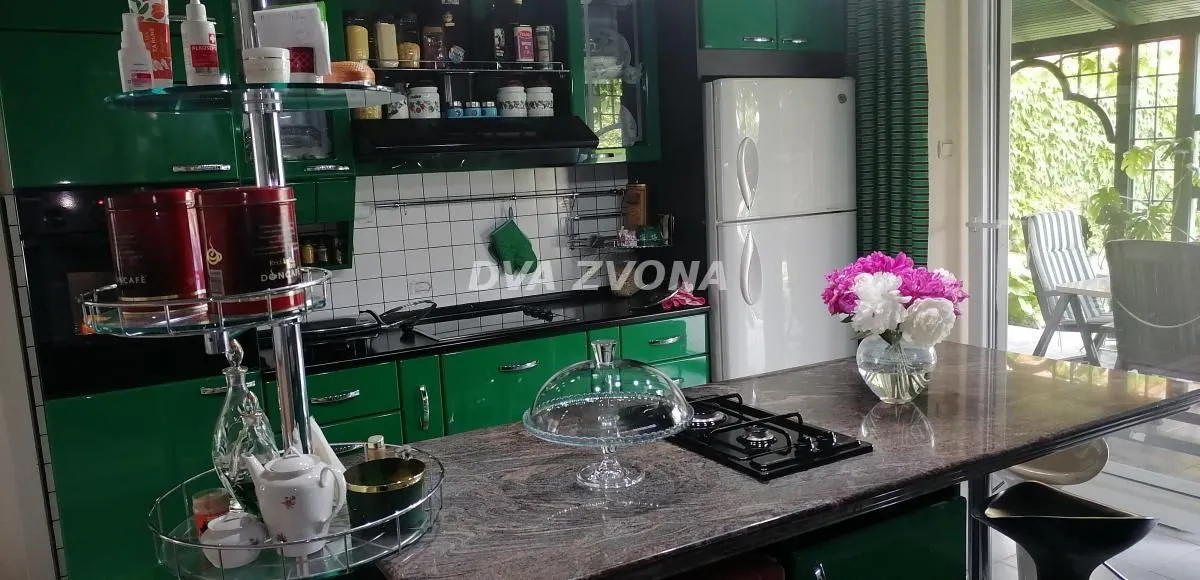 Prodaja, kuća, 274m², Temerin, Novi Sad