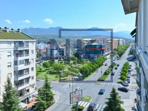 Izdavanje, dvosoban stan, 95m², Stari Aerodrom, Podgorica - image 13