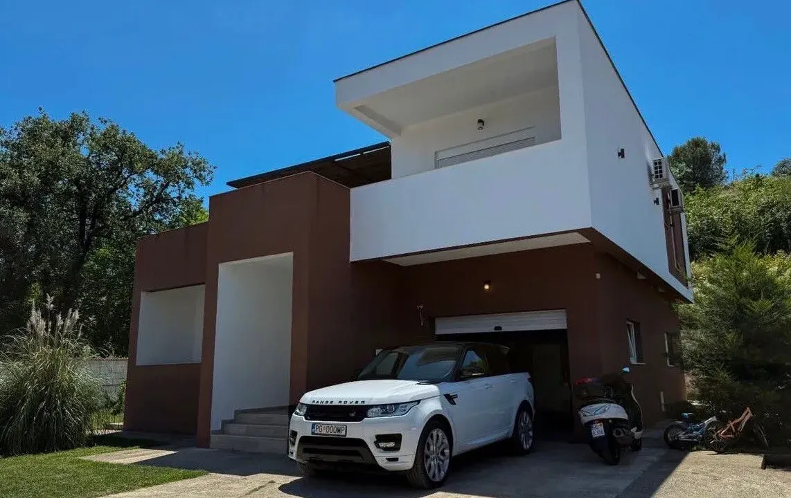 Prodaja, kuća, 180m², Gornja Gorica, Podgorica