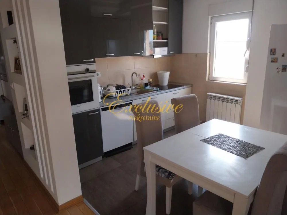Prodaja, četvorosoban stan, 77m², Lekino Brdo, Voždovac Sve Podlokacije