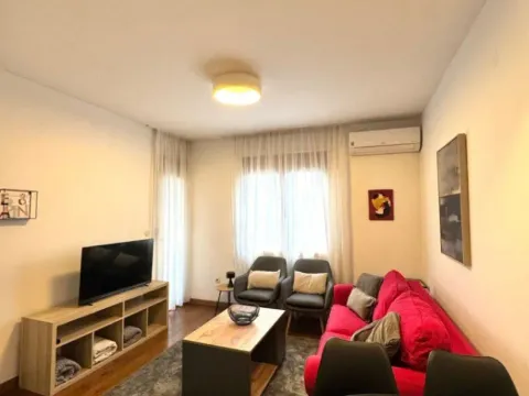 Izdavanje, jednosoban stan, 45m2, Stara Varoš, Podgorica Izdavanje, jednosoban stan, 45m2, Stara Varoš, Podgorica
