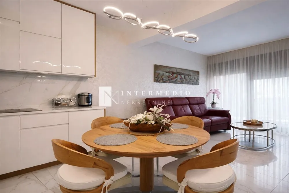 Prodaja, dvosoban stan, 107m², Igalo, Herceg Novi