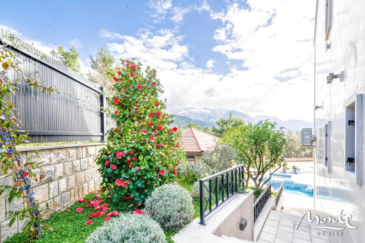 Prodaja, kuća, 240m², Tivat, Crna Gora