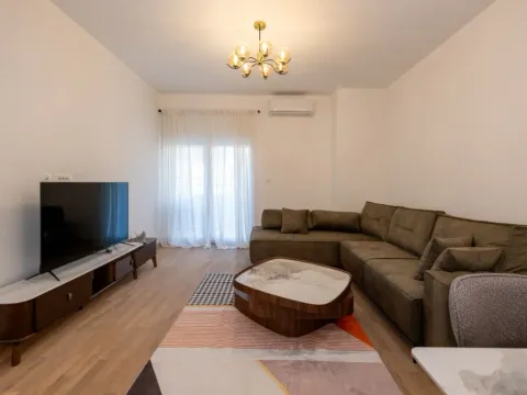 Izdavanje, jednosoban stan, 57m², Momišići, Podgorica - image 1