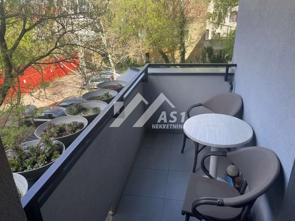 Izdavanje, trosoban stan, 102m², Centar, Novi Sad