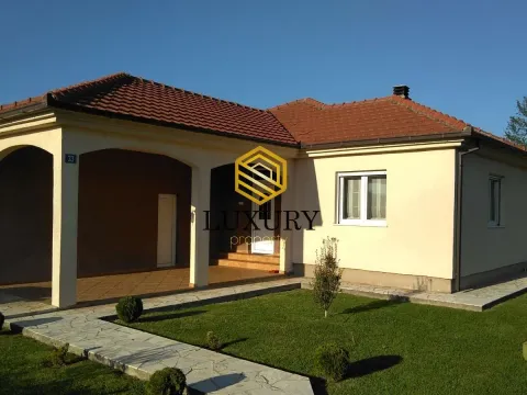 Sale, house, 150m², Pričelje, Podgorica - image 2