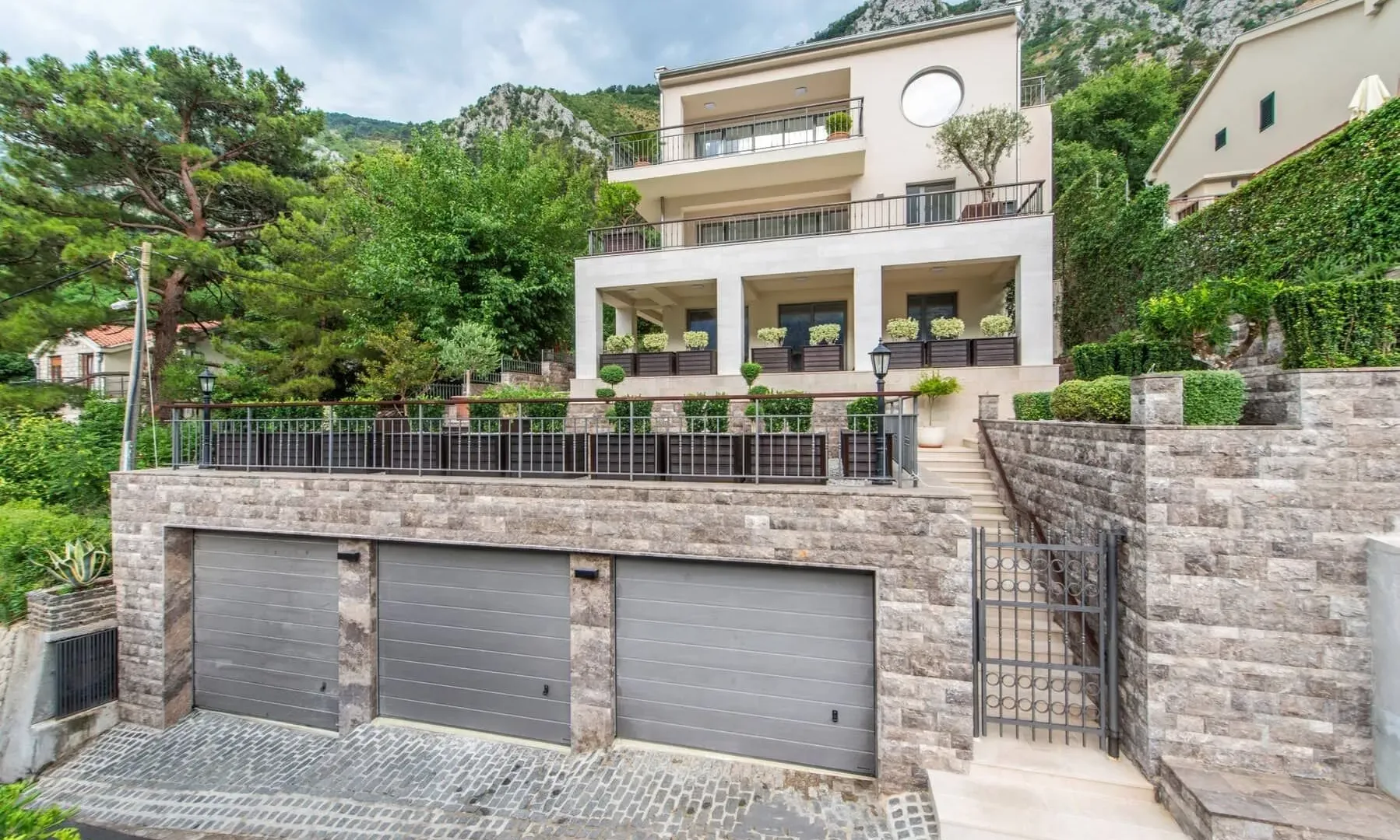 Sale, apartment, 510m², Muo, Kotor