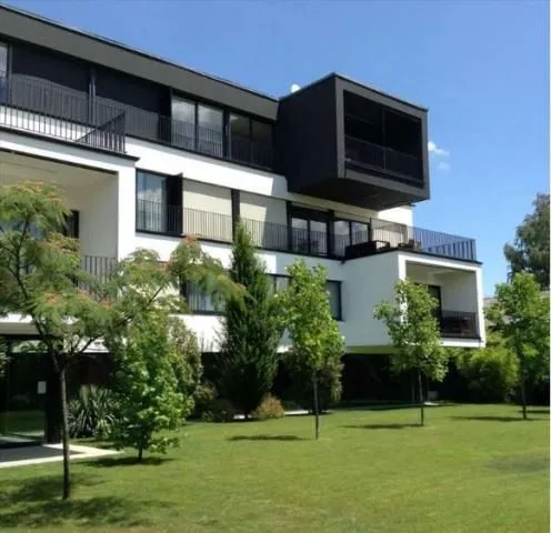 Izdavanje, četvorosoban stan, 160m², Savski Venac, Beograd