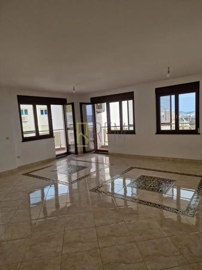 Sale, two bedroom apartment, 120m², Bečići, Budva