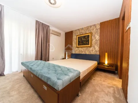 Izdavanje, trosoban stan, 200m², Gorica C, Podgorica - image 12