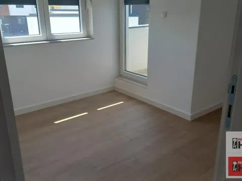 Prodaja, četvorosoban stan, 70m², Sremska Kamenica, Petrovaradin - image 10