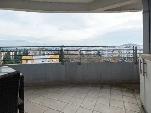 Izdavanje, trosoban stan, 140m², Preko Morače, Podgorica - image 16