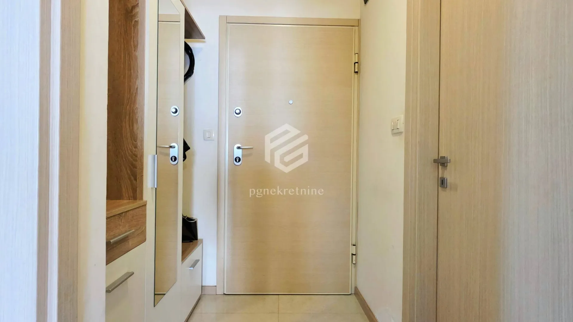 Izdavanje, jednosoban stan, 46m², City Kvart, Podgorica