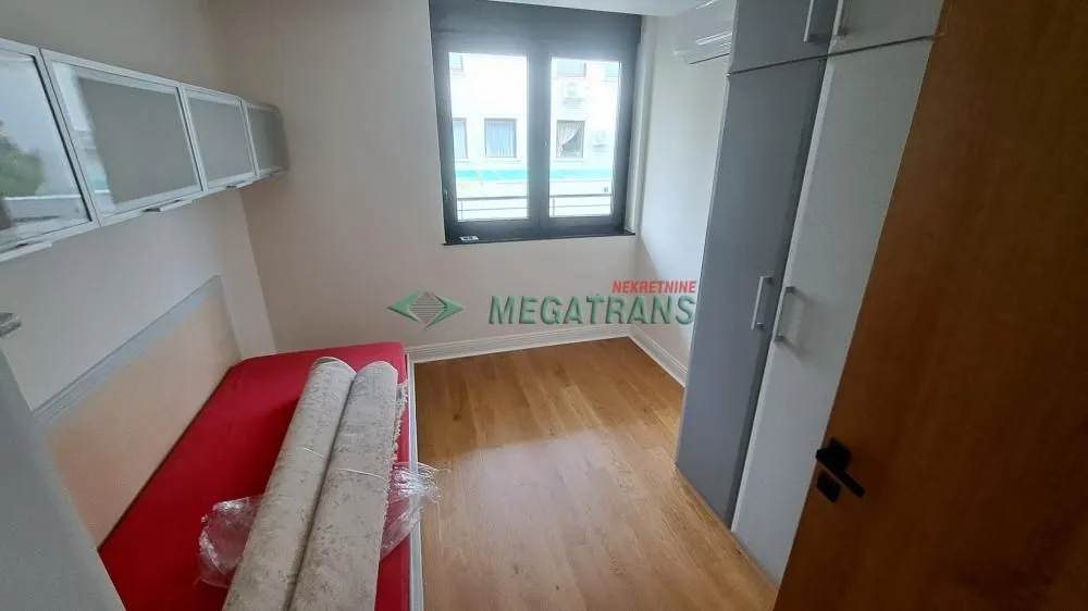 Izdavanje, četvorosoban stan, 90m², Bulevar Evrope, Novi Sad Sve Podlokacije
