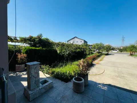 Izdavanje, poslovni prostor, 90m², Masline, Podgorica - image 4