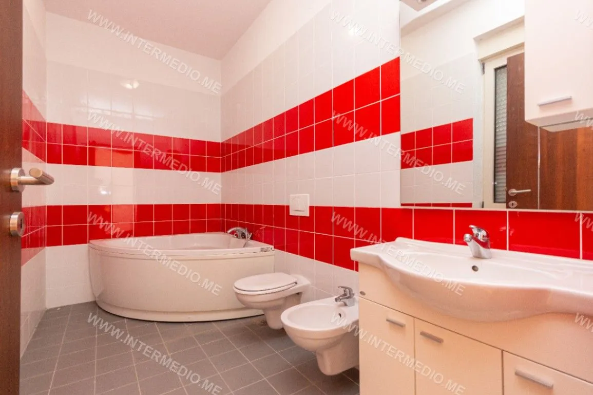 Prodaja, dvosoban stan, 132m², Igalo, Herceg Novi